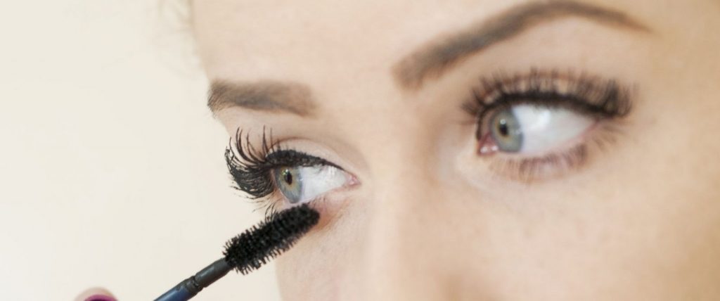 should you apply mascara